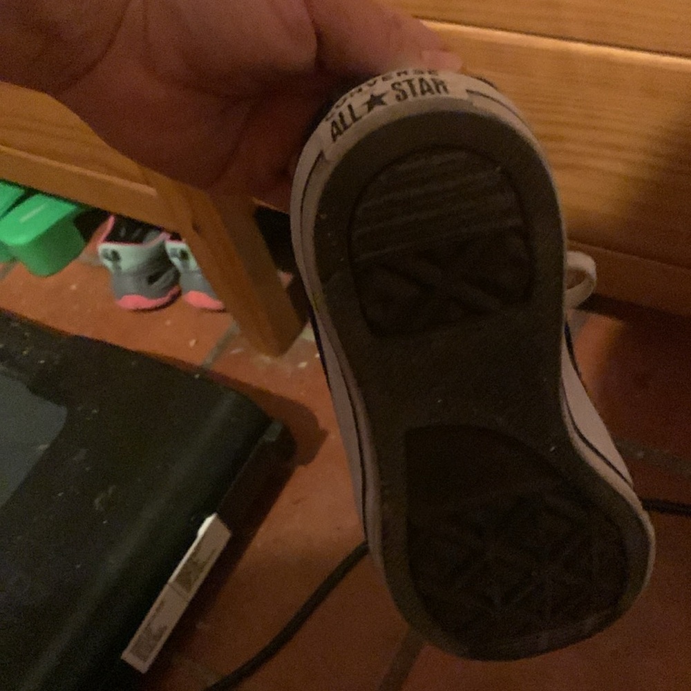 Converse - Picture 3 of 4